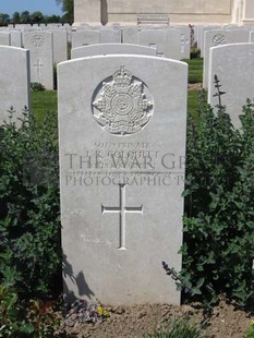 MONT HUON MILITARY CEMETERY, LE TREPORT - COLQUITT, JOHN ROBERT