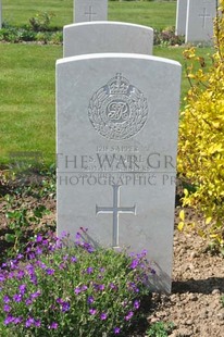 MONT HUON MILITARY CEMETERY, LE TREPORT - CONNELL, SAMUEL