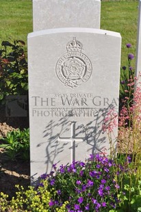 MONT HUON MILITARY CEMETERY, LE TREPORT - COOK, J