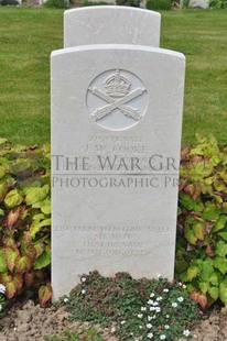 MONT HUON MILITARY CEMETERY, LE TREPORT - COOKE, JAMES WILLIAM