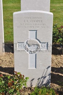 MONT HUON MILITARY CEMETERY, LE TREPORT - COOPER, JAMES LESLIE