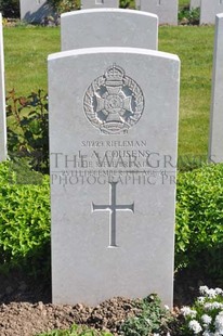 MONT HUON MILITARY CEMETERY, LE TREPORT - COUSENS, LEONARD ARTHUR