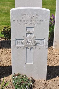 MONT HUON MILITARY CEMETERY, LE TREPORT - CRONIN, E
