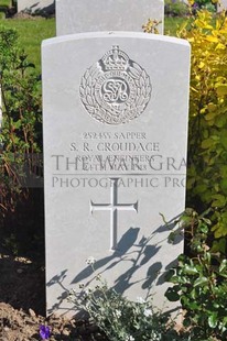 MONT HUON MILITARY CEMETERY, LE TREPORT - CROUDACE, S R