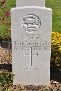 MONT HUON MILITARY CEMETERY, LE TREPORT - CUNDY, A H