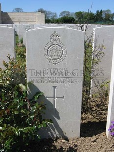 MONT HUON MILITARY CEMETERY, LE TREPORT - DALTON, LEONARD