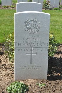 MONT HUON MILITARY CEMETERY, LE TREPORT - DAVEY, JOSHUA NORMAN RUSSELL