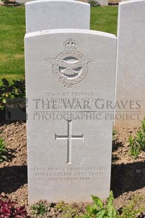 MONT HUON MILITARY CEMETERY, LE TREPORT - DENTON, HAROLD