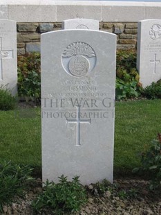 MONT HUON MILITARY CEMETERY, LE TREPORT - DESMOND, J