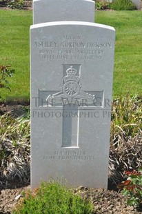 MONT HUON MILITARY CEMETERY, LE TREPORT - DICKSON, ASHLEY GORDON