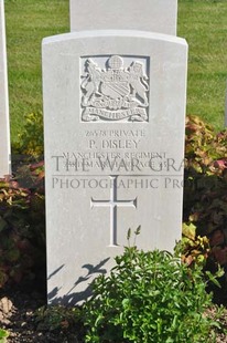 MONT HUON MILITARY CEMETERY, LE TREPORT - DISLEY, PERCY