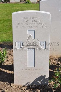 MONT HUON MILITARY CEMETERY, LE TREPORT - DIXON, JOHN WILLIAM
