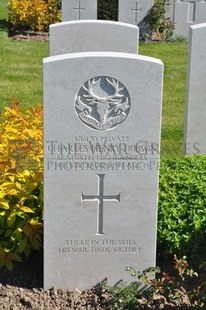 MONT HUON MILITARY CEMETERY, LE TREPORT - DOBSON, CHARLES HENRY