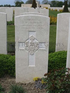 MONT HUON MILITARY CEMETERY, LE TREPORT - DOWSON, J W