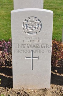 MONT HUON MILITARY CEMETERY, LE TREPORT - DUCKETT, T