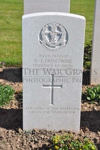 MONT HUON MILITARY CEMETERY, LE TREPORT - DUNCOMBE, FREDERICK JAMES