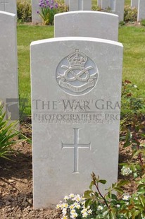 MONT HUON MILITARY CEMETERY, LE TREPORT - FORD, F