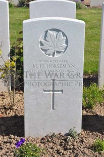 MONT HUON MILITARY CEMETERY, LE TREPORT - HORSEMAN, MILES HOWARD