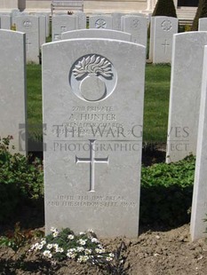 MONT HUON MILITARY CEMETERY, LE TREPORT - HUNTER, ARTHUR