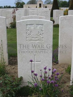 MONT HUON MILITARY CEMETERY, LE TREPORT - KELSEY, H
