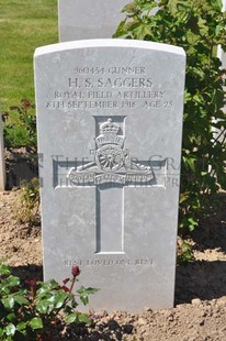 MONT HUON MILITARY CEMETERY, LE TREPORT - SAGGERS, HORACE STANLEY
