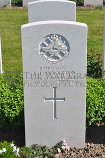 MONT HUON MILITARY CEMETERY, LE TREPORT - WOOLSTON, EDWARD ERNEST