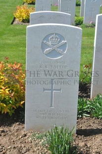 MONT HUON MILITARY CEMETERY, LE TREPORT - YALLOP, RONALD ROBERT
