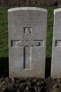Lijssenthoek Military Cemetery - Allen, W E