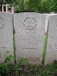 Lijssenthoek Military Cemetery - Armstrong, T