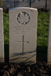 Lijssenthoek Military Cemetery - Arnold, A E