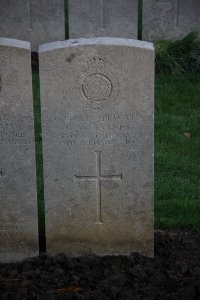 Lijssenthoek Military Cemetery - Barnes, G W