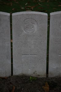 Lijssenthoek Military Cemetery - Bishop, T