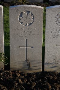 Lijssenthoek Military Cemetery - Bond, J