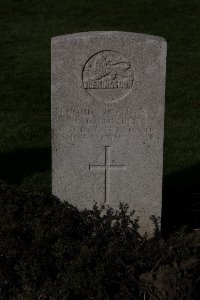 Lijssenthoek Military Cemetery - Bowden, Reginald Charles