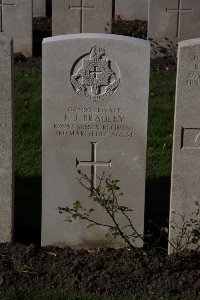 Lijssenthoek Military Cemetery - Bradley, Ernest James