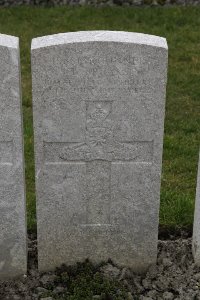 Lijssenthoek Military Cemetery - Breaks, T