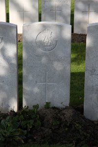 Lijssenthoek Military Cemetery - Bryanton, R