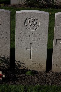 Lijssenthoek Military Cemetery - Burns, Robert