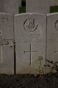 Lijssenthoek Military Cemetery - Darby, Dennis Sparks