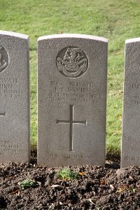 Lijssenthoek Military Cemetery - Davies, F C