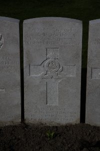 Lijssenthoek Military Cemetery - Davies, George Elwyn
