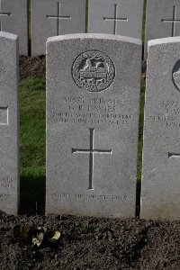 Lijssenthoek Military Cemetery - Davies, G R