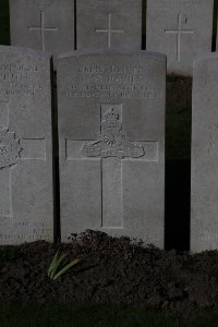 Lijssenthoek Military Cemetery - Davies, Levi