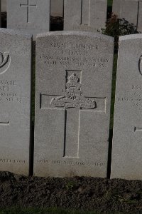 Lijssenthoek Military Cemetery - Davis, T
