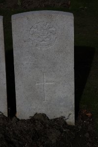 Lijssenthoek Military Cemetery - Davison, Ernest