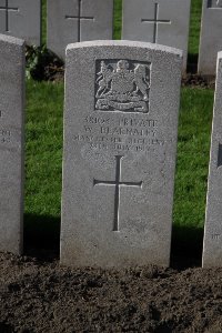 Lijssenthoek Military Cemetery - Dearnaley, W
