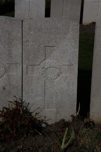 Lijssenthoek Military Cemetery - Derret, Leslie Walter