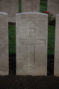 Lijssenthoek Military Cemetery - Devenport, Frank