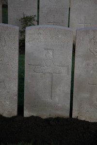 Lijssenthoek Military Cemetery - Dicks, Sidney George