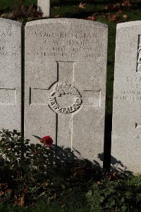 Lijssenthoek Military Cemetery - Dixon, Cecil William